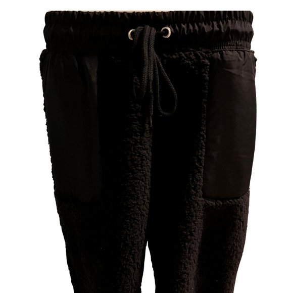 ⚡️ NWT No Boundaries Junior's Faux Sherpa Jogger Pants - size: Medium - Picture 6 of 13